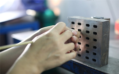 科翔模具_塑料模具注塑加工廠生產(chǎn)abs注塑件怎么才能增加光亮度？